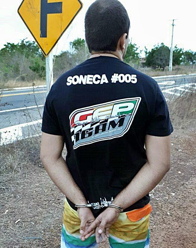 Momento da prisão do caminhoneiro. (Crédito: PRF / NUCOM)