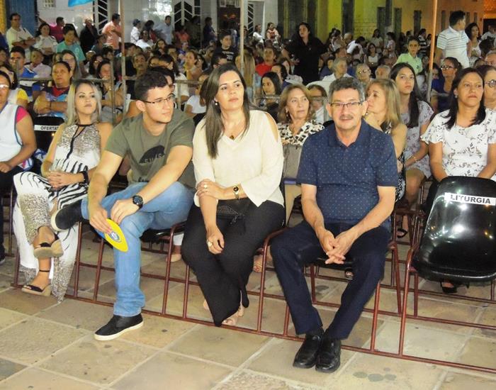 Prefeito de Pedro II Alvimar Martins, esposa Eleonora Martins e filhos (Crédito: Edinardo Pinto )