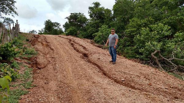 Prefeito visita localidade para ver como estão as estradas vicinais - Imagem 2