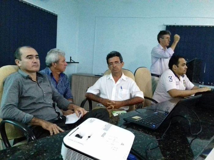 Prefeito Valmir Barbosa participa de reunião com SINDSERMDEL - Imagem 19