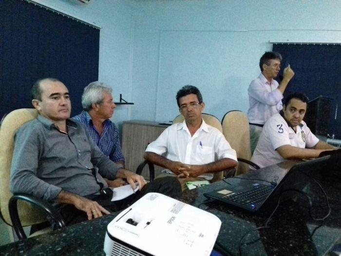 Prefeito Valmir Barbosa participa de reunião com SINDSERMDEL - Imagem 24