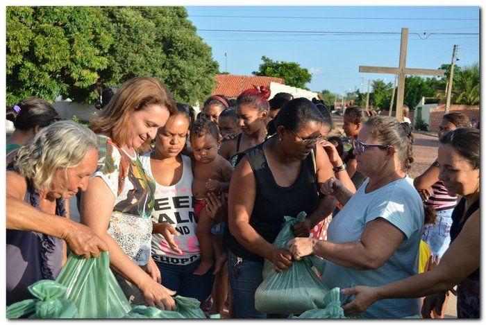Famílias do Município de Inhuma recebem Cestas com Alimentos - Imagem 4