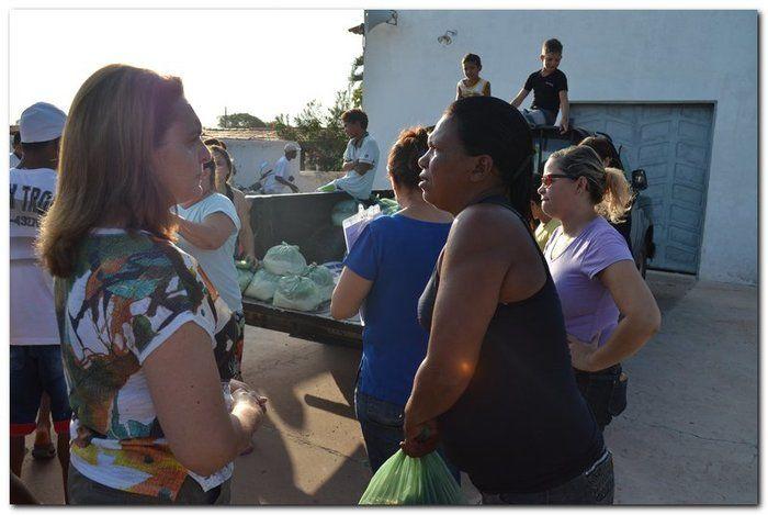Famílias do Município de Inhuma recebem Cestas com Alimentos - Imagem 7