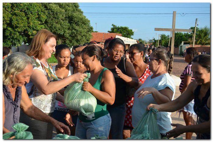Famílias do Município de Inhuma recebem Cestas com Alimentos - Imagem 3