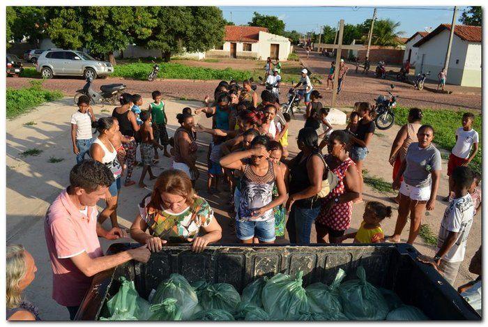 Famílias do Município de Inhuma recebem Cestas com Alimentos - Imagem 1