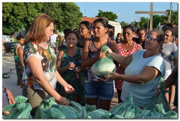 Famílias do Município de Inhuma recebem Cestas com Alimentos - Imagem 2