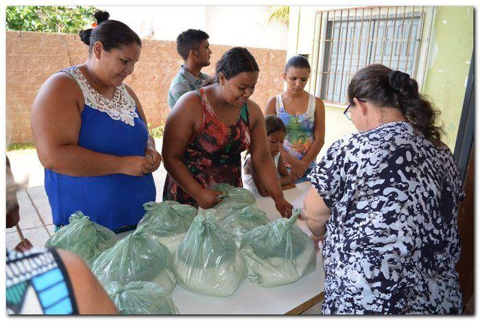 Famílias do Município de Inhuma recebem Cestas com Alimentos - Imagem 17