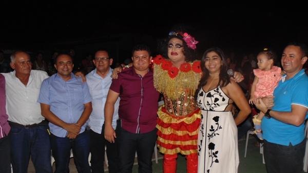 Público marca presença em show de humor em Santo Inácio - Imagem 14