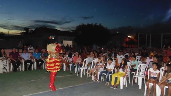 Público marca presença em show de humor em Santo Inácio - Imagem 7