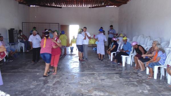 Matinê é realizada com idosos em  Santo Inácio   - Imagem 16