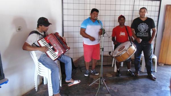 Matinê é realizada com idosos em  Santo Inácio   - Imagem 11