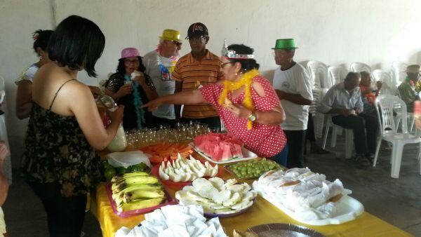 Matinê é realizada com idosos em Santo Inácio - Imagem 19