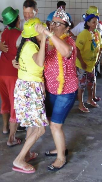 Matinê é realizada com idosos em  Santo Inácio   - Imagem 7