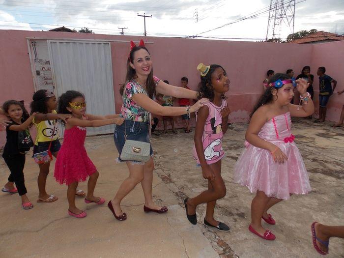Jovens e crianças participam do tradicional carnaval do SCFV. - Imagem 12