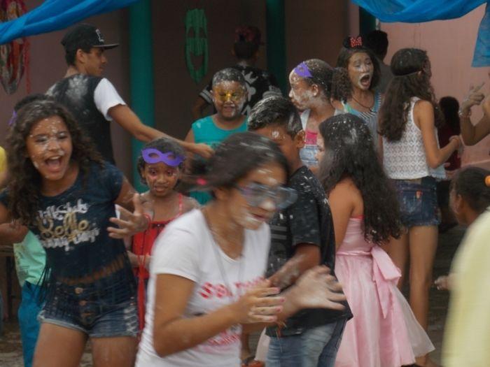 Jovens e crianças participam do tradicional carnaval do SCFV. - Imagem 31