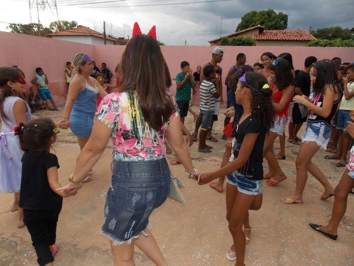 Jovens e crianças participam do tradicional carnaval do SCFV. - Imagem 15