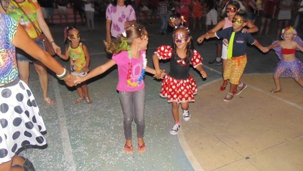 Crianças se divertem em matinê de Carnaval em Santo Inácio  - Imagem 7