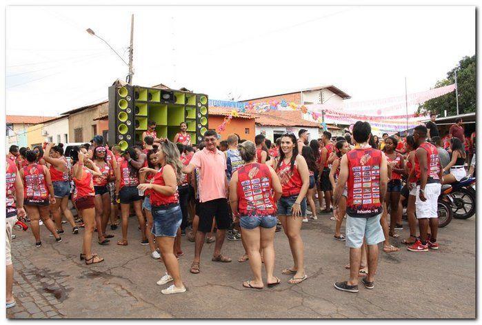 Desfile dos blocos em Inhuma fascinam por onde passam   - Imagem 2