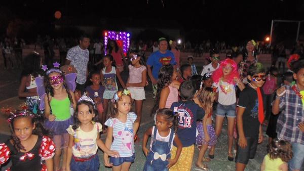 Crianças se divertem em matinê de Carnaval em Santo Inácio  - Imagem 21