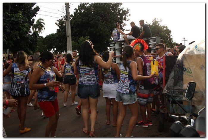 Desfile dos blocos em Inhuma fascinam por onde passam   - Imagem 14