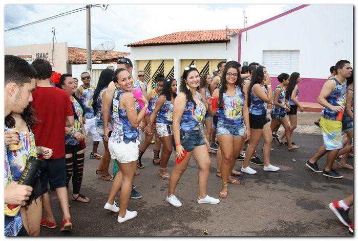 Desfile dos blocos em Inhuma fascinam por onde passam   - Imagem 51