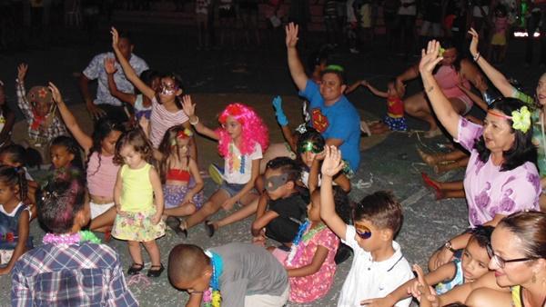 Crianças se divertem em matinê de Carnaval em Santo Inácio  - Imagem 18