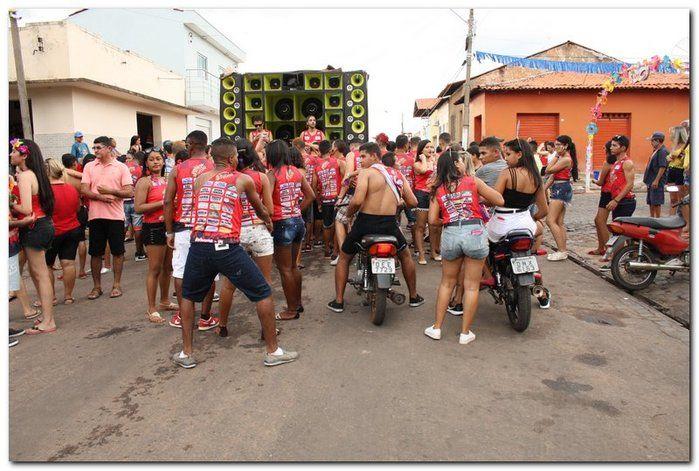 Desfile dos blocos em Inhuma fascinam por onde passam   - Imagem 3