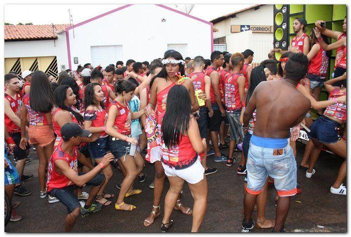 Desfile dos blocos em Inhuma fascinam por onde passam   - Imagem 40