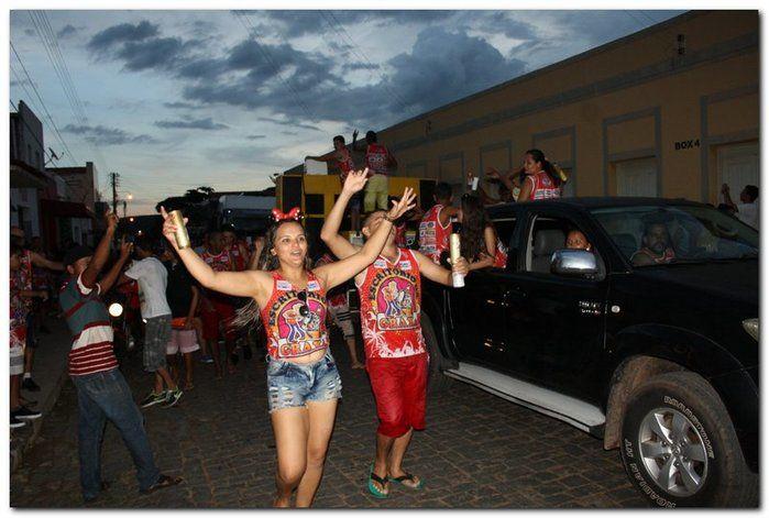 Desfile dos blocos em Inhuma fascinam por onde passam   - Imagem 79