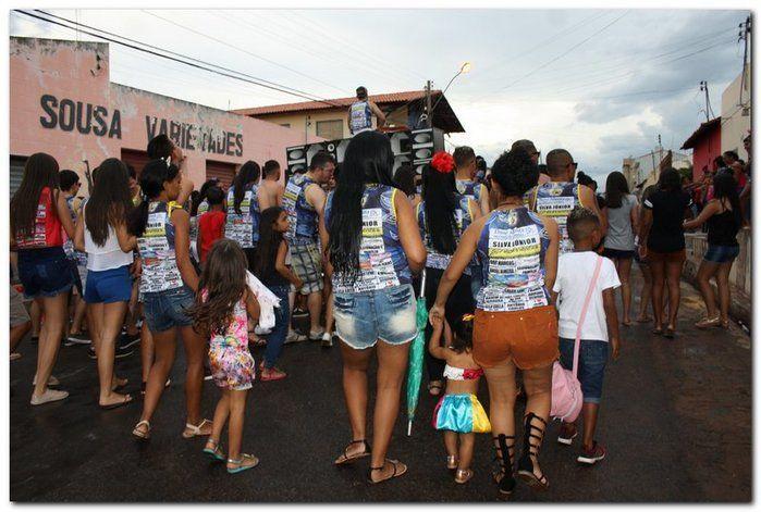 Desfile dos blocos em Inhuma fascinam por onde passam   - Imagem 57