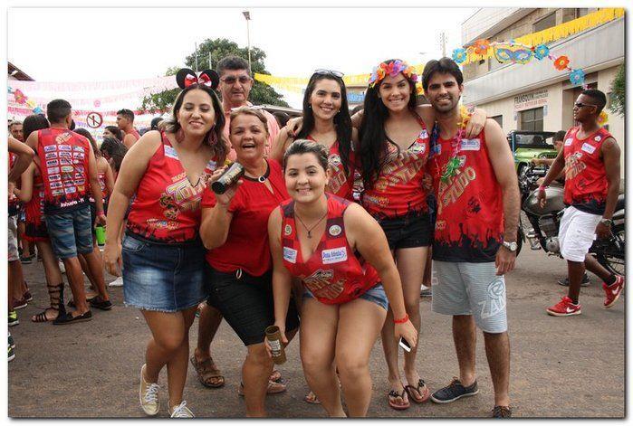Desfile dos blocos em Inhuma fascinam por onde passam   - Imagem 1