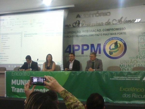 Prefeito e equipe participam de seminário sobre transparência  - Imagem 2