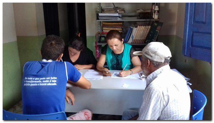 Prefeito Silva Júnior e Sec. Erivan Almondes distribui sementes - Imagem 10