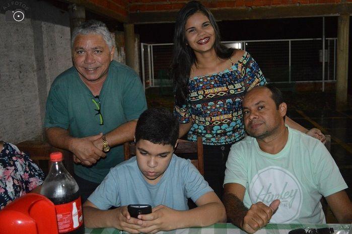 Jantar de aniversário da jovem Elaine. - Imagem 2