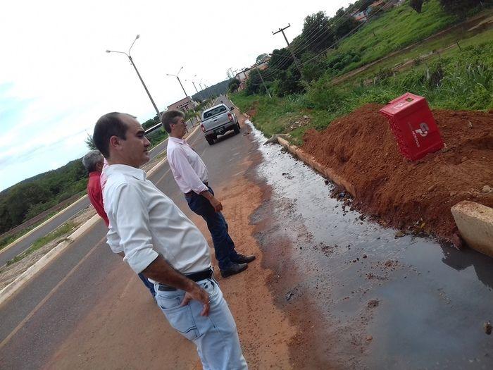Prefeito Valmir Barbosa visita obras em andamento no município - Imagem 27