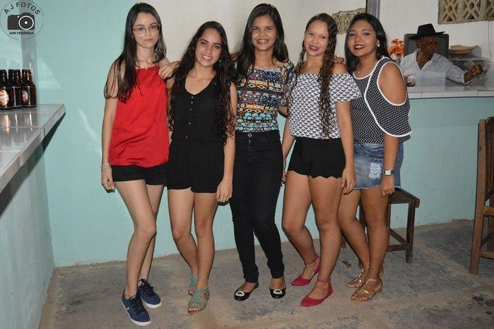 Jantar de aniversário da jovem Elaine. - Imagem 9