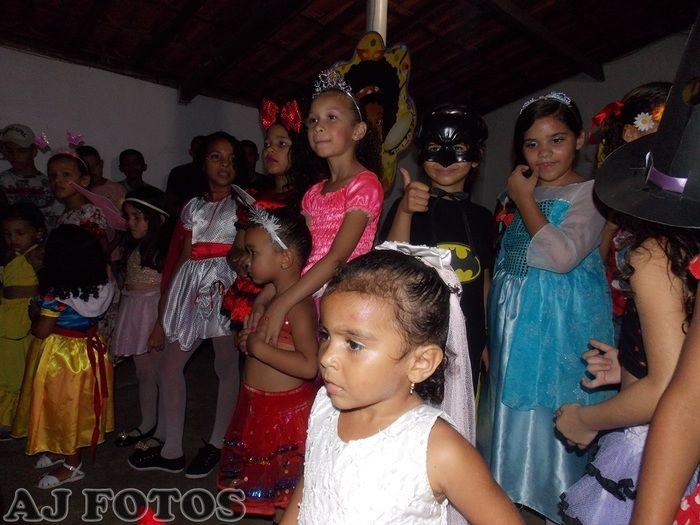 Prefeitura realiza carnaval para as crianças. - Imagem 42