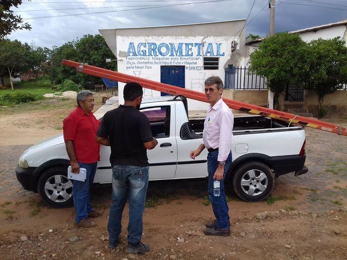 Prefeito Valmir Barbosa visita obras em andamento no município - Imagem 39