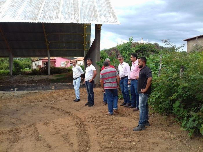 Prefeito Valmir Barbosa visita obras em andamento no município - Imagem 22