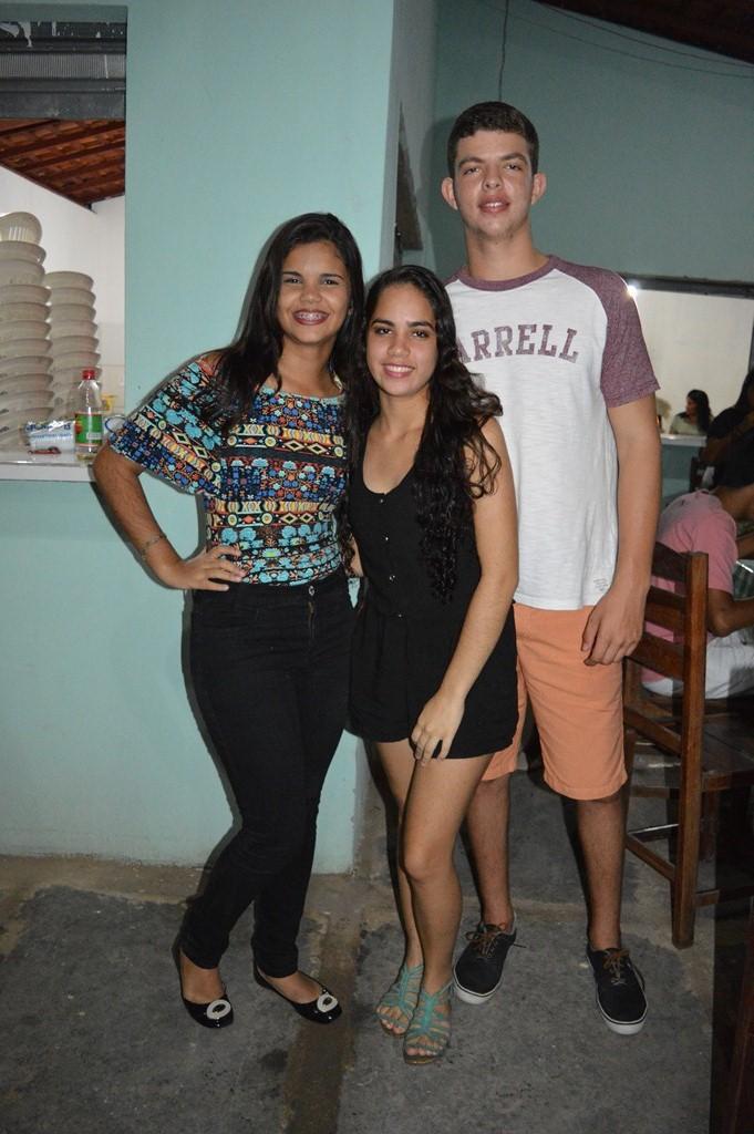 Jantar de aniversário da jovem Elaine. - Imagem 22