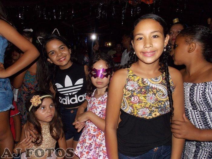 Prefeitura realiza carnaval para as crianças. - Imagem 57