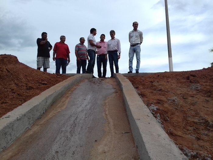 Prefeito Valmir Barbosa visita obras em andamento no município - Imagem 37