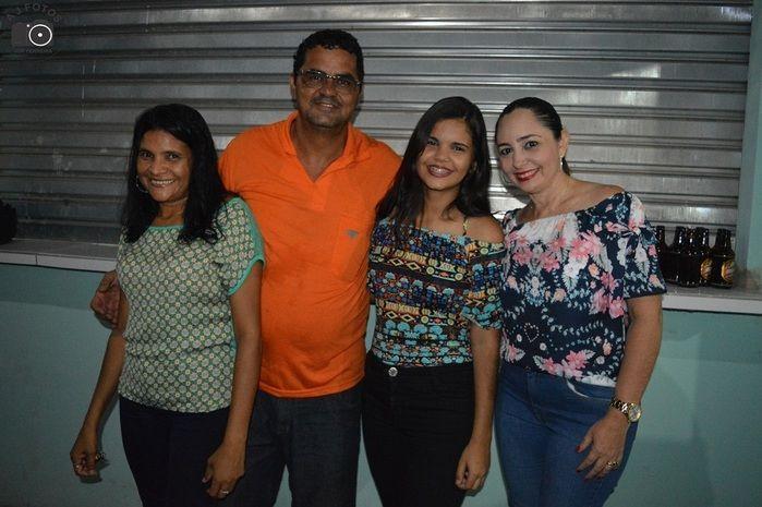 Jantar de aniversário da jovem Elaine. - Imagem 16