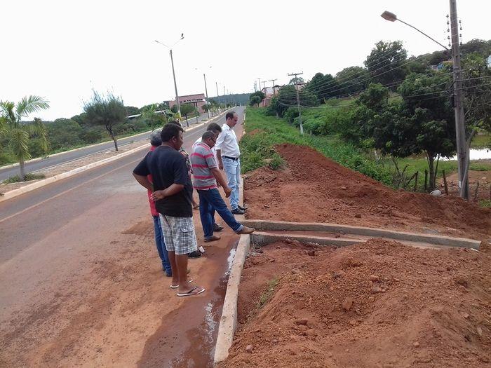Prefeito Valmir Barbosa visita obras em andamento no município - Imagem 35