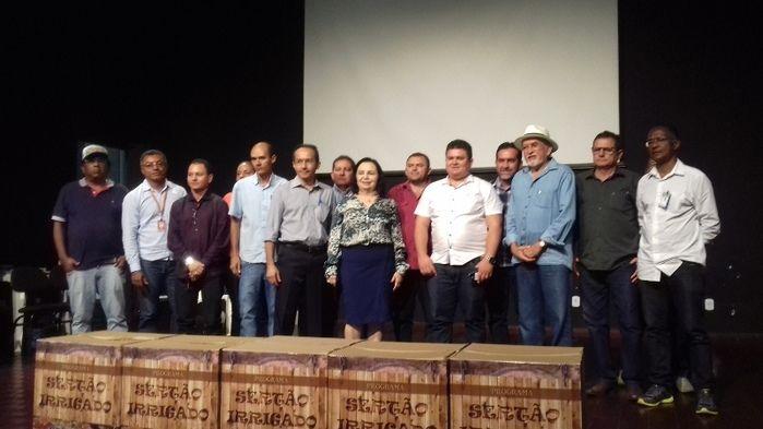 Secretário Everaldo  participa de lanc. do programa Sertão Irrigado - Imagem 46