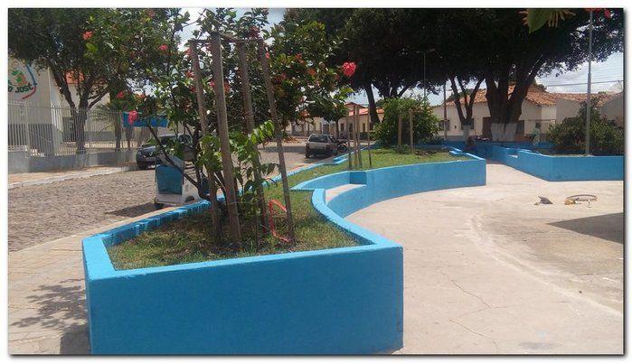 Prefeitura de Inhuma realiza serviço de conservação das Praças  - Imagem 16