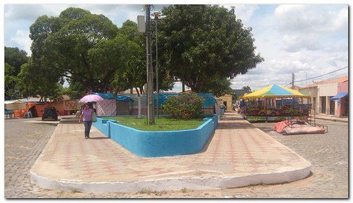 Prefeitura de Inhuma realiza serviço de conservação das Praças  - Imagem 2