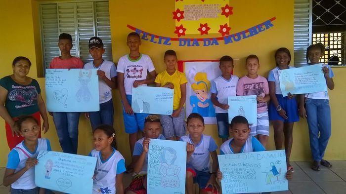 Alunos Homenageiam as Mulheres  - Imagem 1