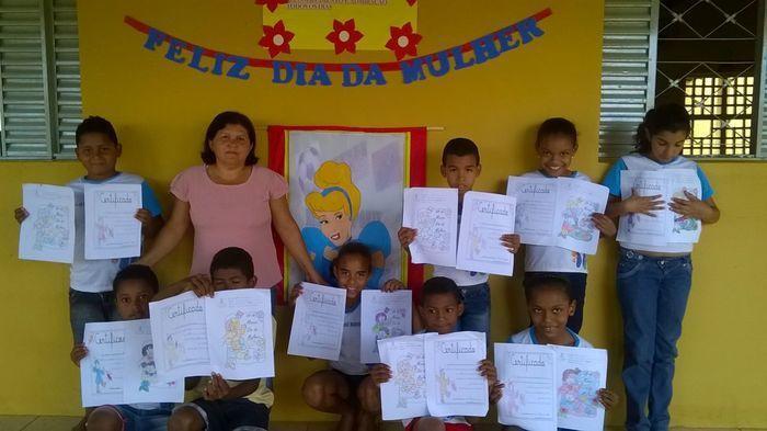 Alunos Homenageiam as Mulheres  - Imagem 3