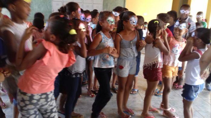 Escola municipal comemora o Carnaval - Imagem 7